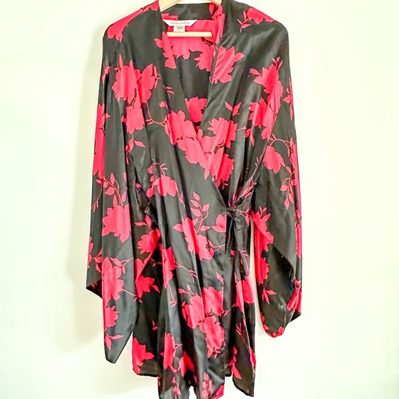 Y2K La Vie En Rose Silk Robe | Vintage Red and Black Silk Dressing Robe| size: M - Picture 4 of 7